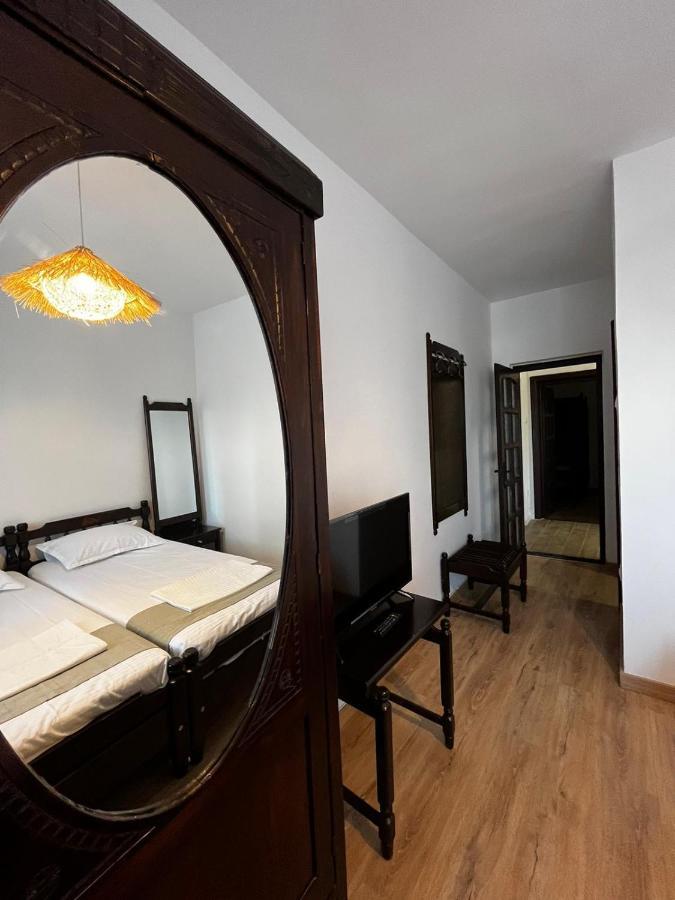 La Conac Hotel Nufaru Buitenkant foto